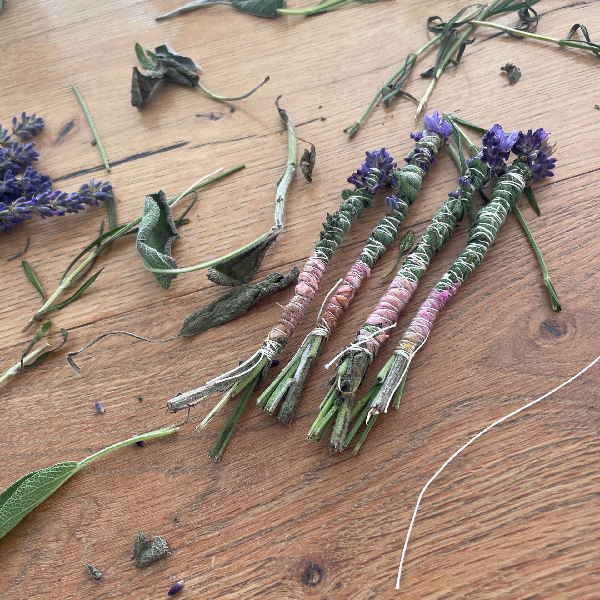 WAS SIND SMUDGE STICKS?